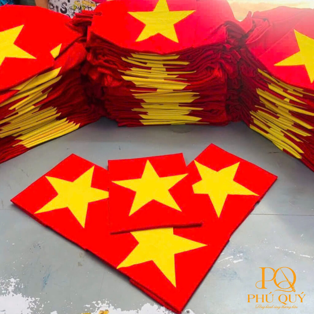 Áo cờ đỏ sao vàng