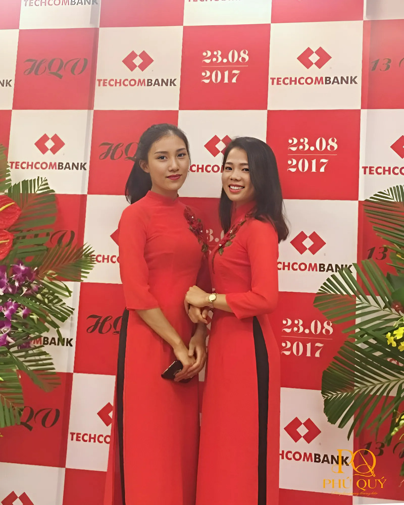Ao-dai-dong-phuc-Techcombank-mang-den-hinh-anh-trang-trong-tinh-te-cho-nhan-vien-1