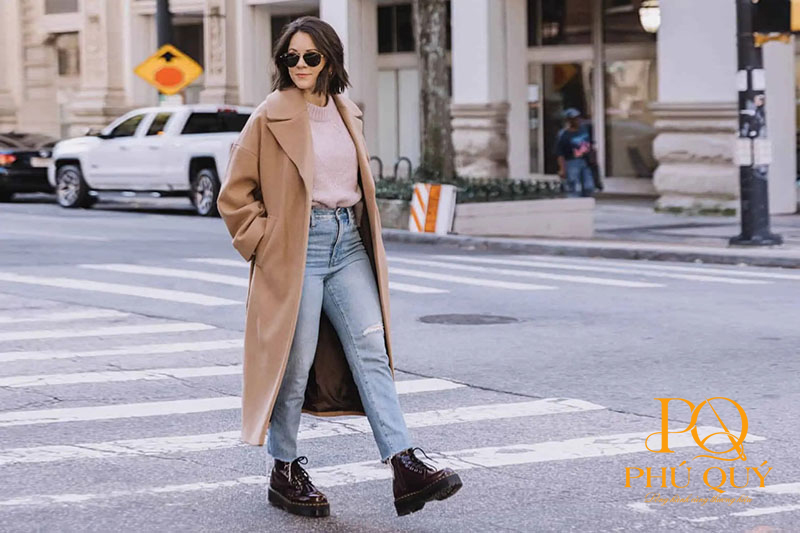 ao-len-chunky-va-quan-jeans-ong-dung