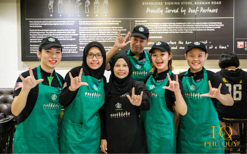 Dong-phuc-giup-Starbuck-the-hien-hinh-anh-chin-chu-va-chuyen-nghiep