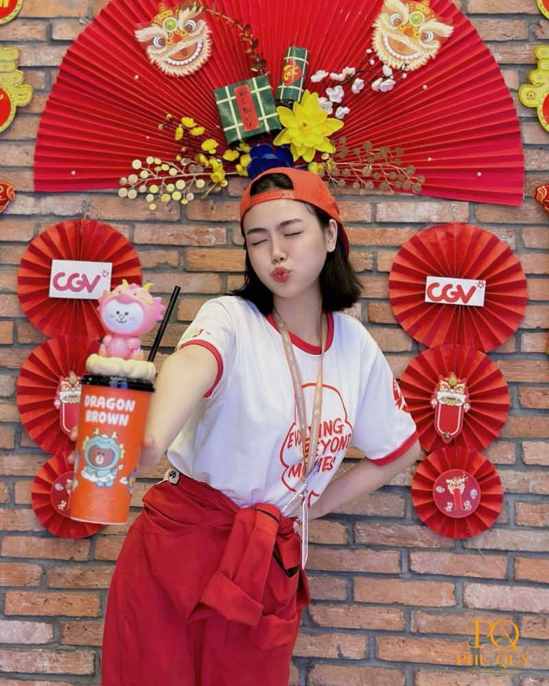 Mau-ao-dong-phuc-ao-thun-co-tron-mau-trang-cua-CGV