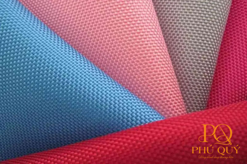 vai-polyeste-la-chat-lieu-vai-phu-hop-khi-may-dong-phuc-bao-ho-va-mua-dong