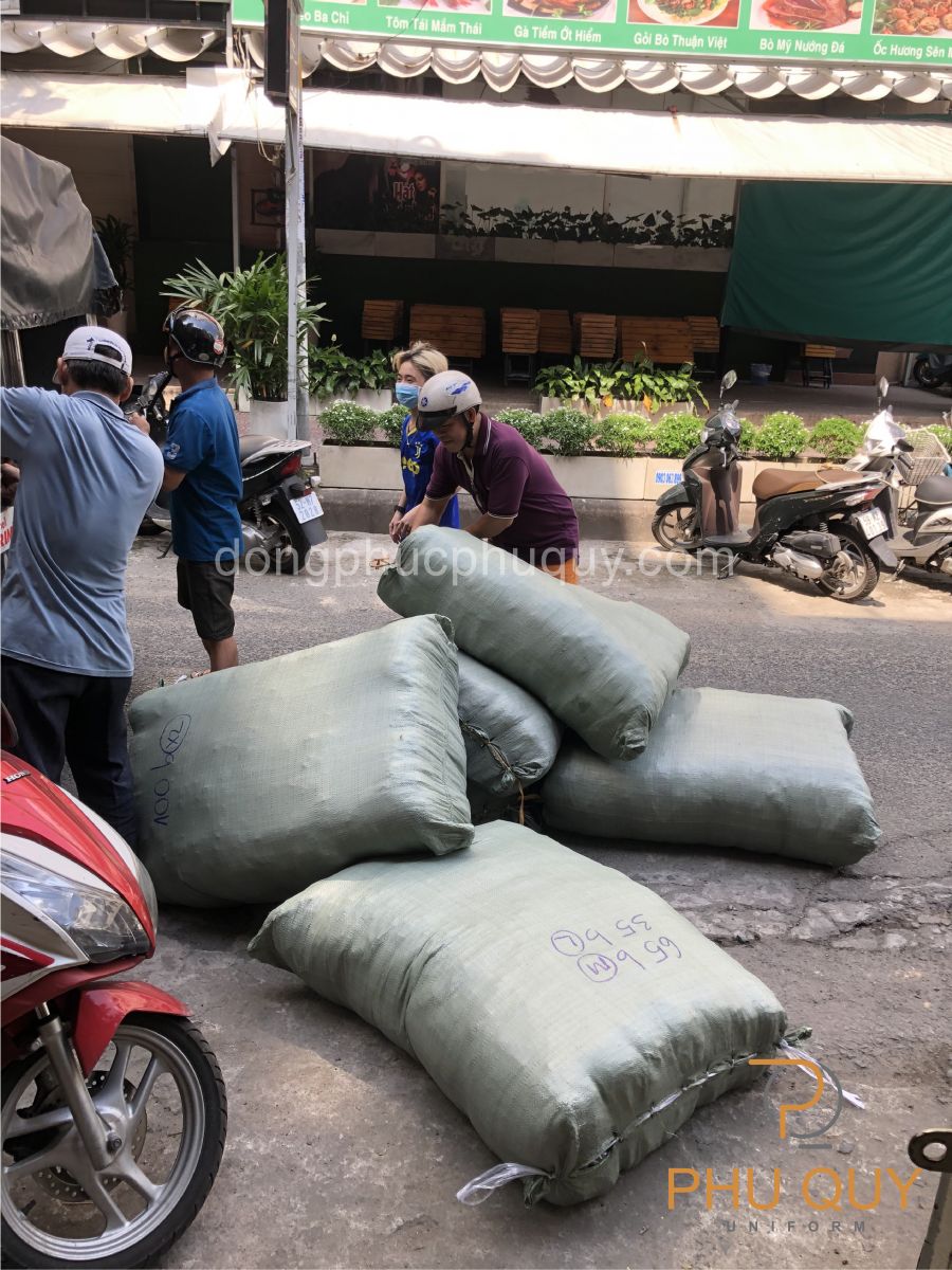 van-chuyen-don-hang-truong-dai-hoc-greenwich-1