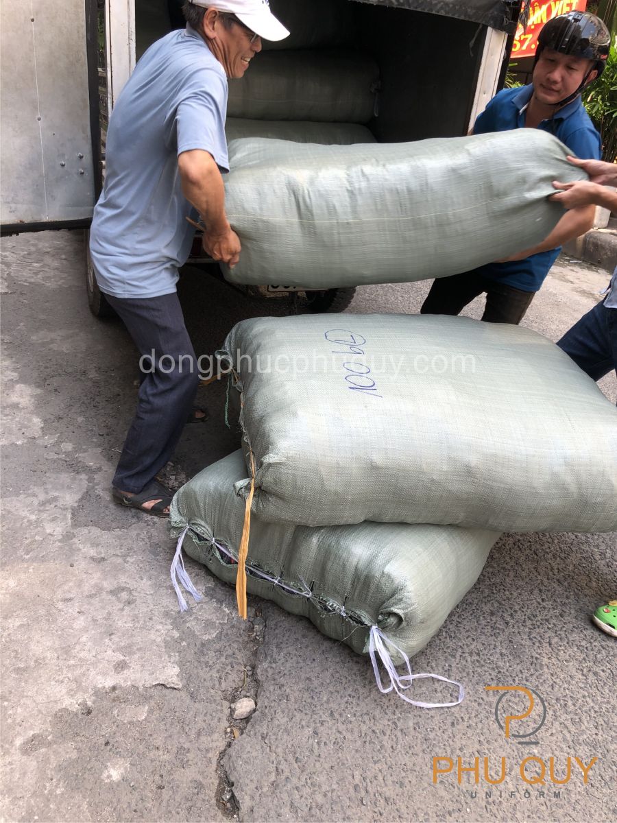 van-chuyen-don-hang-truong-dai-hoc-greenwich-3